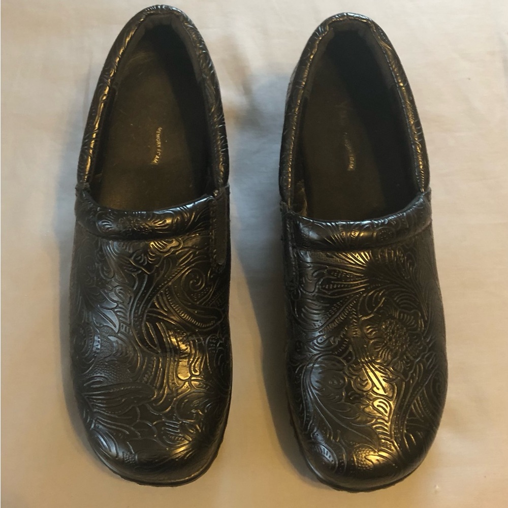 Yuu Bethanee Women’s Clogs Black Size 8.5